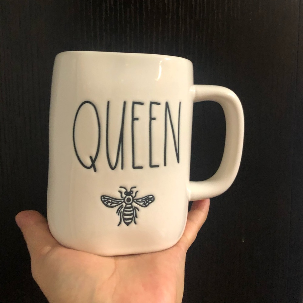 Rae Dunn bee mug